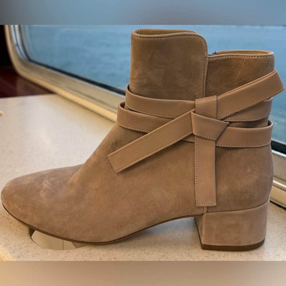 NWOT Entienne Aigner Tempest Suede Boot in Hazelnut w 1 3/4” Heel & Side Zip 8M - Picture 9 of 13
